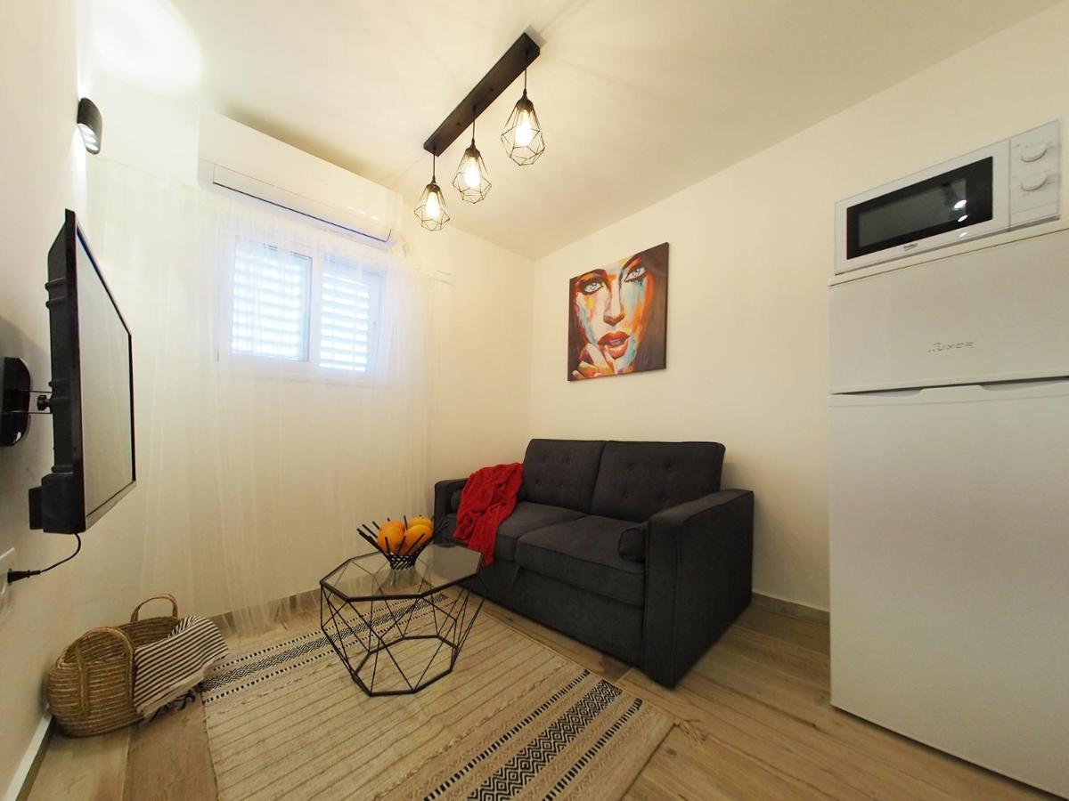 Studio Ariana And Patio Bat Yam Exterior photo